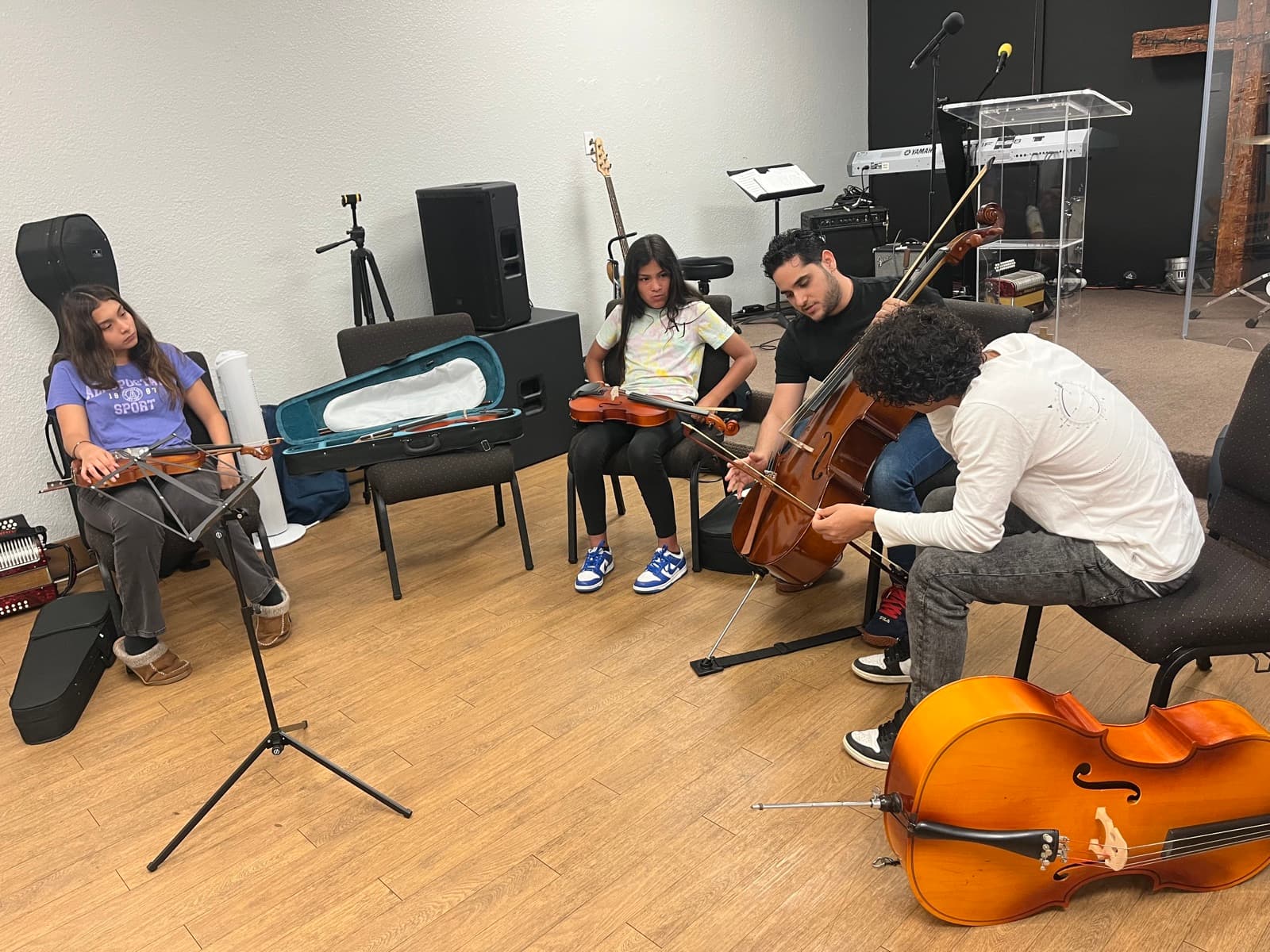 Clase grupal de cuerdas — MUSICVOLUTION